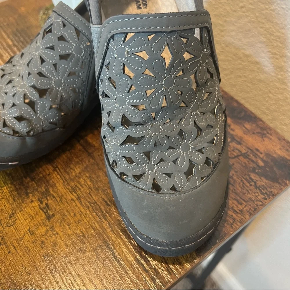 JBU Jambu Grey‎ Wildflower Laser Cut Out Memory Foam Comfort Outdoor Shoes Sz 7